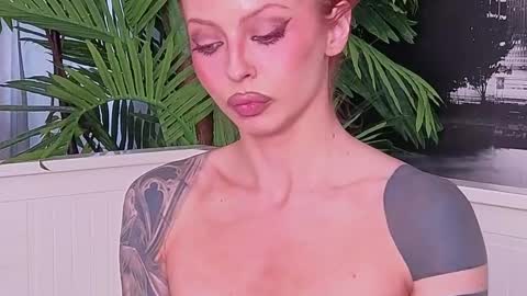 Lana online show from April 25, 12:41 pm