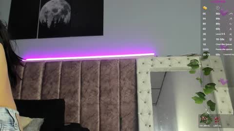 Jasmine online show from November 17, 11:33 am