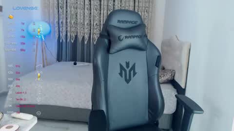 _just_a_queen_3 online show from November 14, 6:41 pm