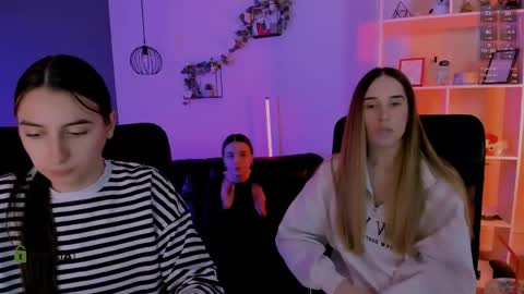 _kellykitten_ online show from April 23, 12:29 pm