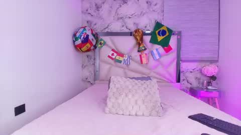 Kendall online show from June 21, 3:10 am