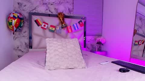 Kendall online show from June 27, 4:02 am