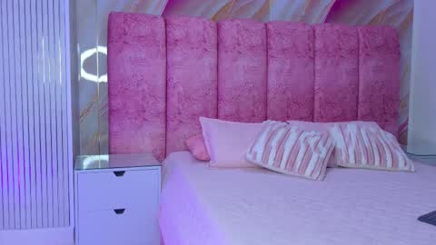 Kendall online show from March 26, 12:18 pm