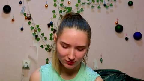 _kikiclark_ online show from February 15, 8:52 pm