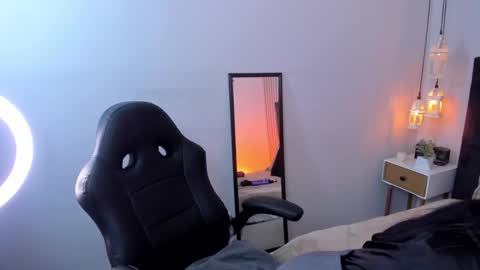 Kiraaaa 0 online show from March 18, 9:20 pm