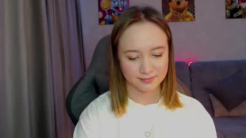 _lalune_ online show from March 4, 3:22 am