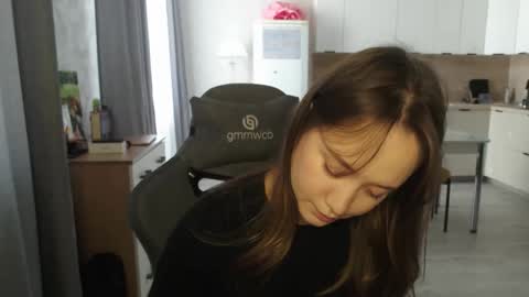 _lalune_ online show from March 7, 12:12 pm