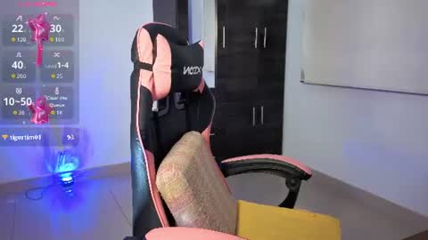 Lindasy online show from July 28, 2:13 pm