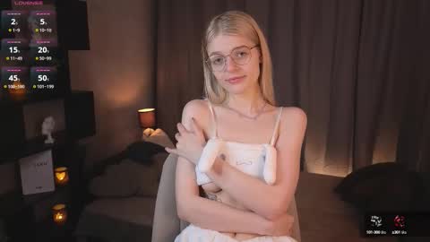 Snapshot of _luckybet_ chatting on October 12, 7:27 pm Monica online show from October 12, 7:27 pm