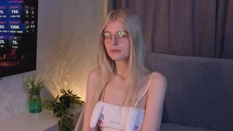 Snapshot of _luckybet_ chatting on October 15, 7:27 pm Monica online show from October 15, 7:27 pm
