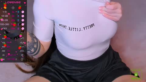 Snapshot of _mari_clark chatting on January 5, 10:29 pm Eva online show from January 5, 10:29 pm