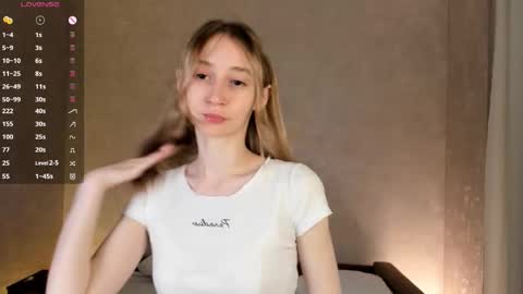  Gwen  online show from October 8, 3:55 am