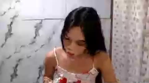 Melly online show from August 4, 1:06 pm