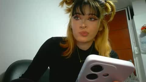 Mia-foster online show from March 5, 1:01 am