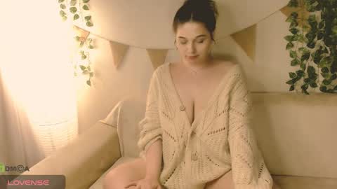 Mia online show from May 4, 5:11 am