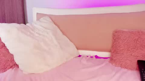 mia online show from June 9, 9:03 pm