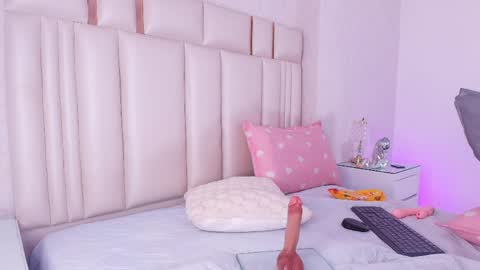 Mia  online show from April 26, 1:42 pm