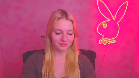 Snapshot of _mila_la_ chatting on February 11, 7:12 am Melanie online show from February 11, 7:12 am