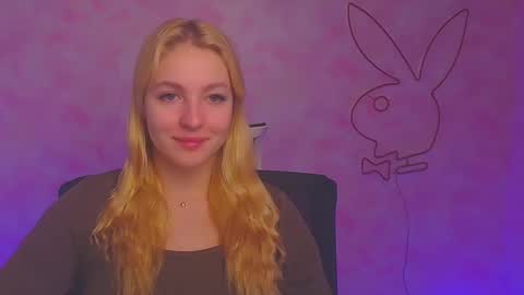 Snapshot of _mila_la_ chatting on December 15, 6:51 am Melanie online show from December 15, 6:51 am