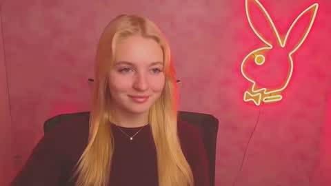 Snapshot of _mila_la_ chatting on March 6, 7:03 am Melanie online show from March 6, 7:03 am