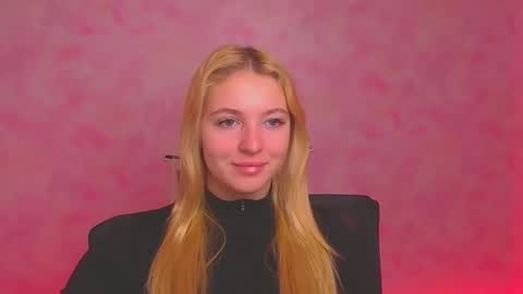 Snapshot of _mila_la_ chatting on December 26, 6:52 am Melanie online show from December 26, 6:52 am