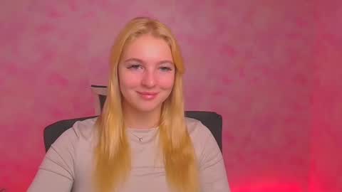 Snapshot of _mila_la_ chatting on January 4, 12:27 pm Melanie online show from January 4, 12:27 pm