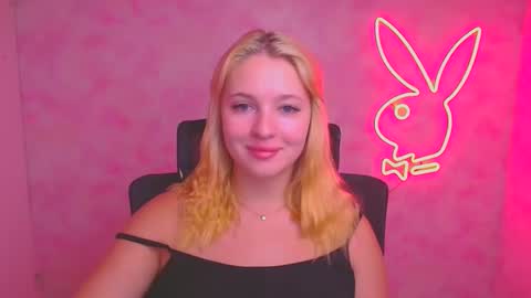 Snapshot of _mila_la_ chatting on September 13, 7:05 am Melanie online show from September 13, 7:05 am