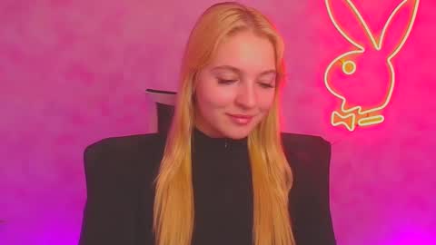 Snapshot of _mila_la_ chatting on January 11, 12:29 pm Melanie online show from January 11, 12:29 pm
