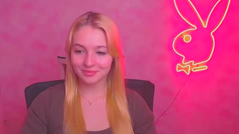 Snapshot of _mila_la_ chatting on February 8, 12:28 pm Melanie online show from February 8, 12:28 pm