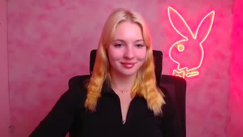 Snapshot of _mila_la_ chatting on September 24, 6:01 am Melanie online show from September 24, 6:01 am