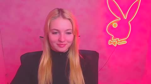 Snapshot of _mila_la_ chatting on February 9, 6:54 am Melanie online show from February 9, 6:54 am