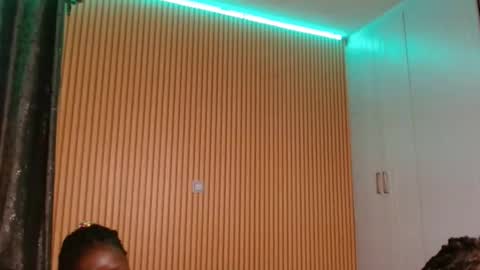 Milah online show from November 7, 10:04 pm