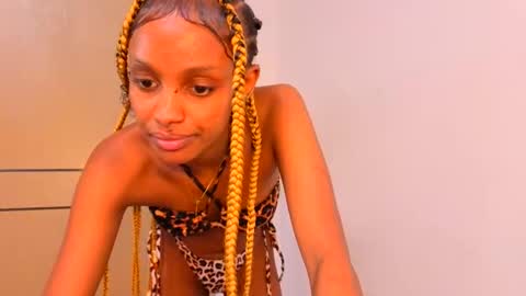 Mimi online show from April 24, 12:30 pm