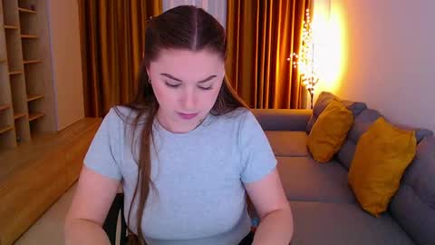 Mia online show from April 12, 10:40 am