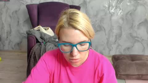 Snapshot of _miss_strawberry_ chatting on September 24, 8:13 am Sofia birthday october 29 online show from September 24, 8:13 am