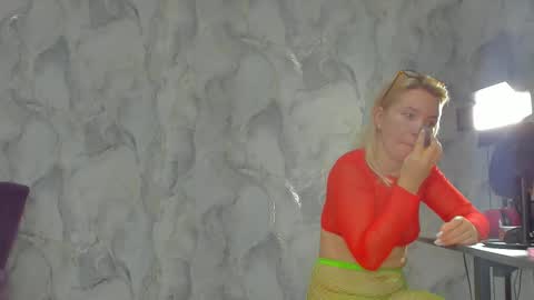 Snapshot of _miss_strawberry_ chatting on October 8, 6:07 am Sofia birthday october 29 online show from October 8, 6:07 am