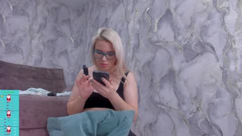 Snapshot of _miss_strawberry_ chatting on January 26, 9:51 am Sofia birthday october 29 online show from January 26, 9:51 am