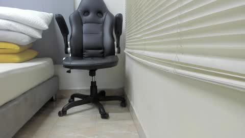 _molly_rosse_ online show from April 23, 12:12 pm