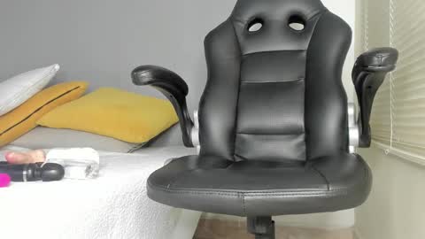 _molly_rosse_ online show from February 11, 11:55 am