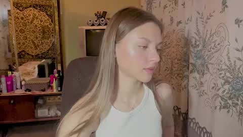 Mona online show from February 8, 1:26 pm