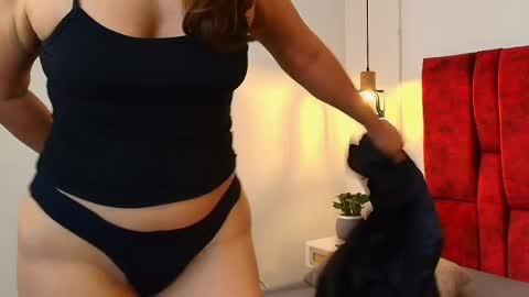 _monaliza_ online show from April 25, 1:41 pm