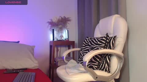 Naia Ross online show from April 26, 9:12 pm