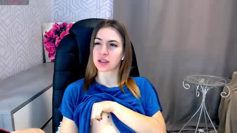 Snapshot of _naughty_megan_ chatting on February 22, 6:17 am Megan online show from February 22, 6:17 am