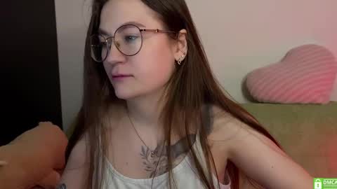 Snapshot of _nemalkovamia chatting on March 11, 3:14 am Mia with a big heart online show from March 11, 3:14 am