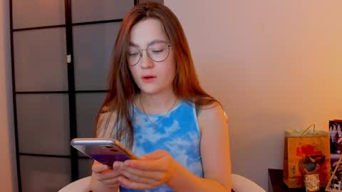 Snapshot of _nemalkovamia chatting on January 14, 2:40 am Mia with a big heart online show from January 14, 2:40 am