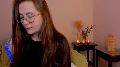 Snapshot of _nemalkovamia chatting on February 16, 3:26 am Mia with a big heart online show from February 16, 3:26 am