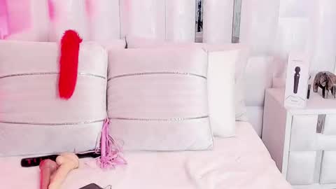 Snapshot of _nicole_moon chatting on October 16, 3:14 pm Niole online show from October 16, 3:14 pm