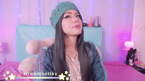 niiky online show from March 12, 2:01 pm