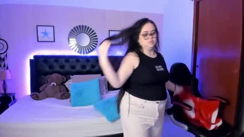 Olivia jones online show from April 27, 12:24 pm