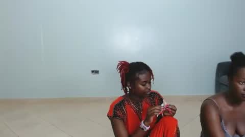 Snapshot of _prettyred chatting on October 2, 11:04 am _prettyred online show from October 2, 11:04 am